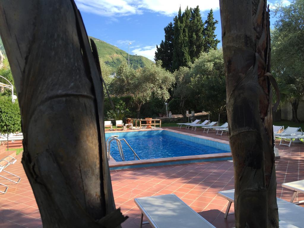 Hotel Villa Al Parco Форио Экстерьер фото